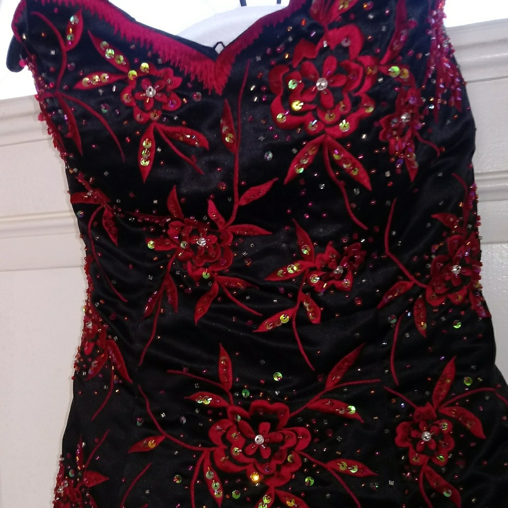 Size 4 strapless gown